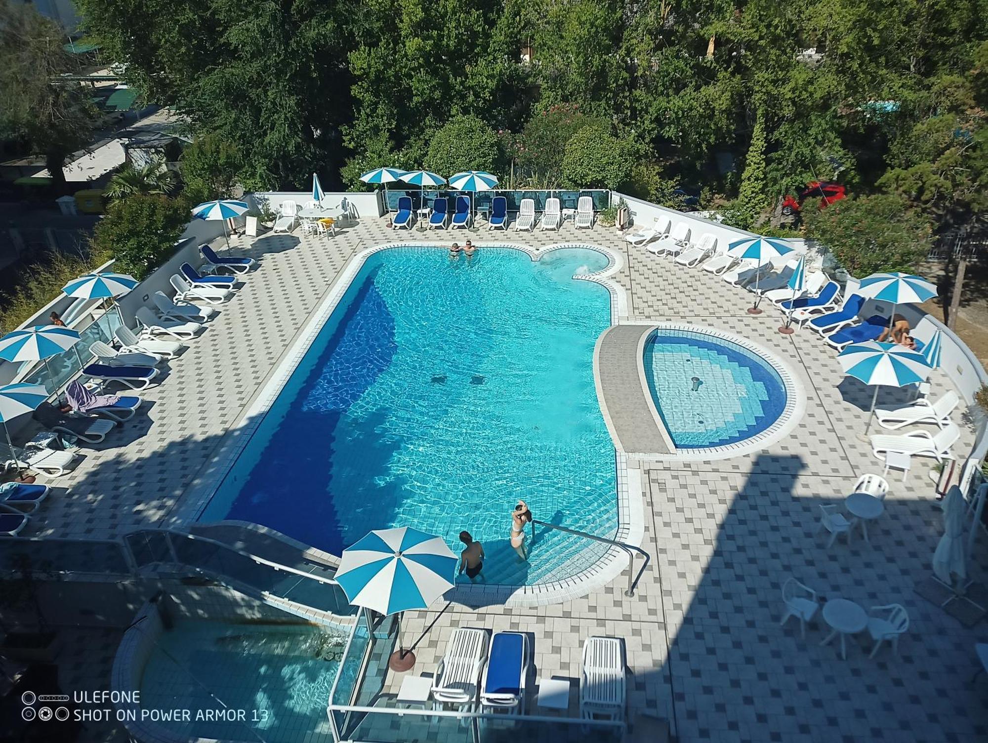 Hotel Firenze Бибионе Экстерьер фото