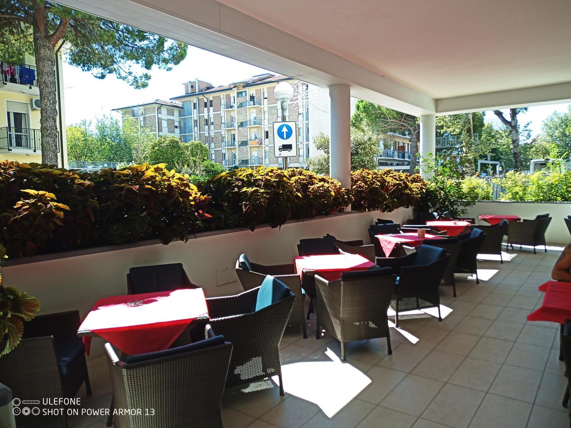 Hotel Firenze Бибионе Экстерьер фото