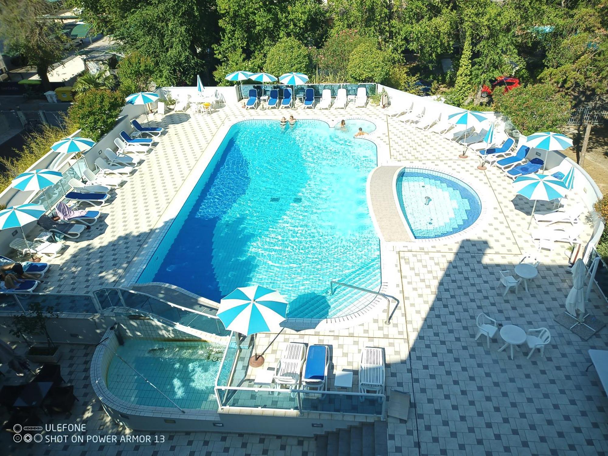 Hotel Firenze Бибионе Экстерьер фото